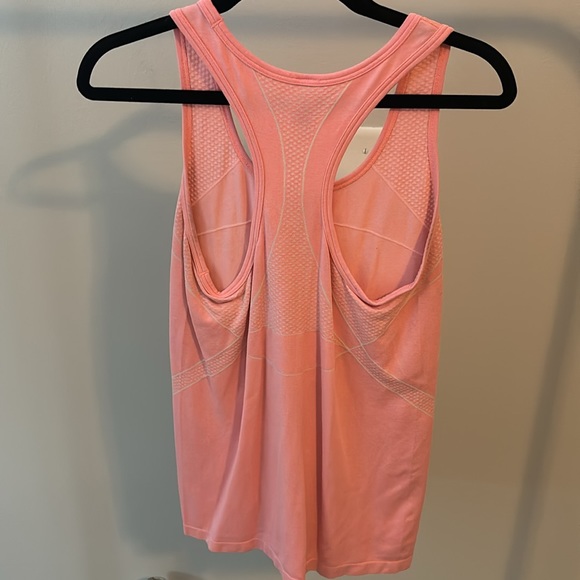 Gap body fitness tank color-peach size S - Picture 2 of 3